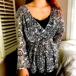 4 LEFT S-XL CHIC Black & White Floral Spring Top
